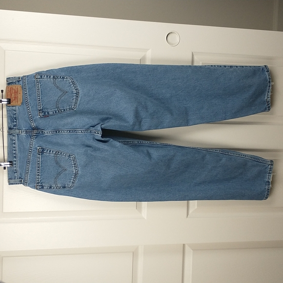 Levi's Other - Levi's men's 560 comfort fit medium wash loose fit tapered leg jeans 33X33